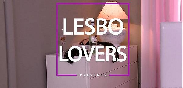  Lesbo lovers Lindsey Olsen & Alexis Brill lick & finger their tasty pinks